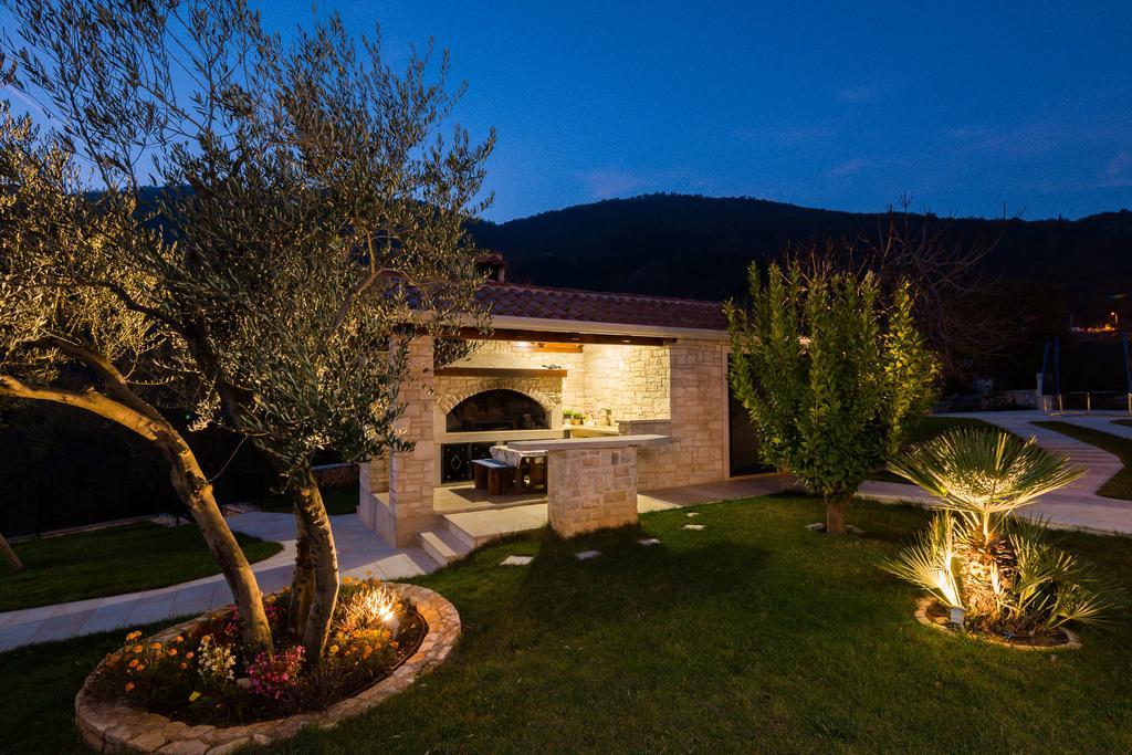 Villa Stonegate Estate - Bonus, Dvije Vile Jedna Cijena! Opatija Ngoại thất bức ảnh